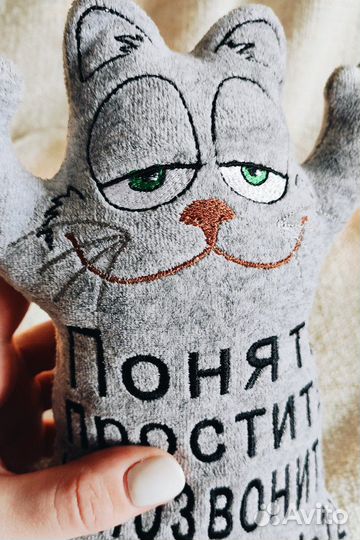 Котик с номером телефона в машину. Автокот