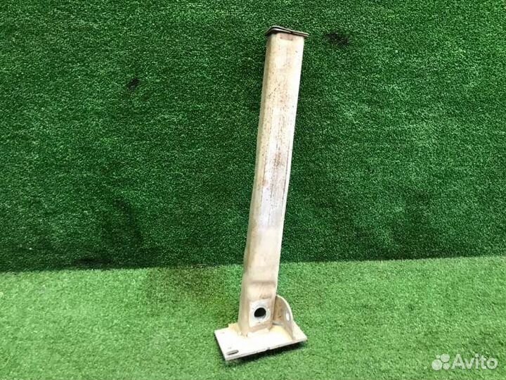 Кронштейн подрамника передний правый Peugeot 308