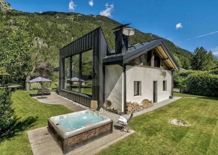 Дом 180 м² на участке 10 сот.