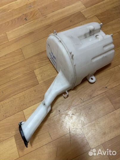 Продам бачок омывателя тойота функарго