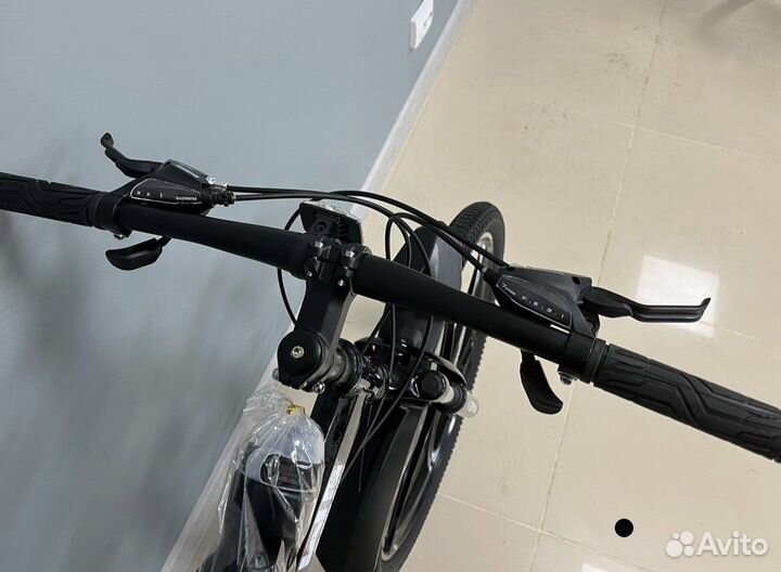 Взрослый велосипед BMW на литых дисках