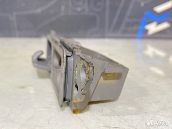 Крючок салонный правый Audi A6 Avant C5 APR 2000