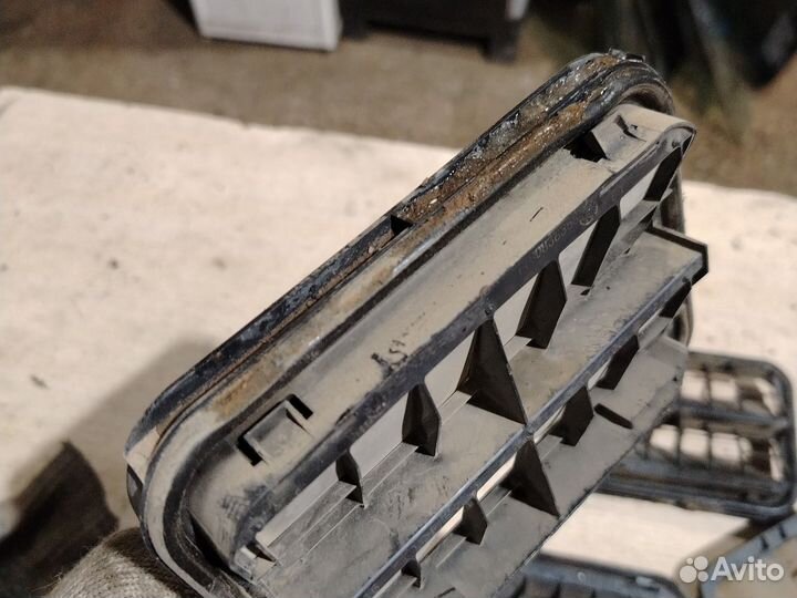 Решетка(клапан) вентиляции салона Ларгус