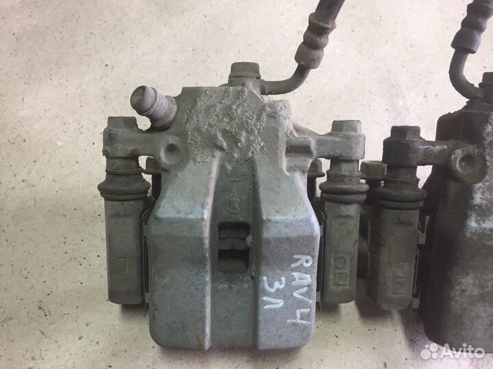 Суппорт Toyota RAV 4