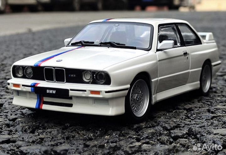 BMW M3 (E30) 1988 white 1/24 Burago