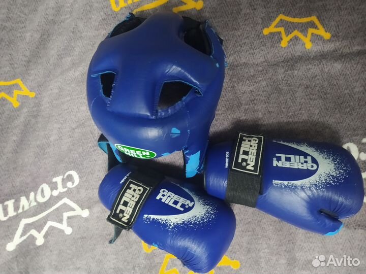 Шлем XL и перчатки для кикбоксинга