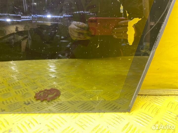 Стекло кузовное/форточка заднее правое Jeep Grand