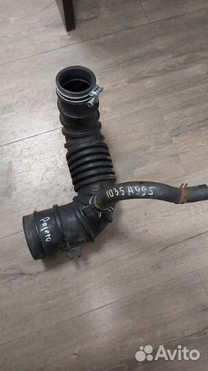 Патрубок воздушного фильтра Mitsubishi Pajero 4