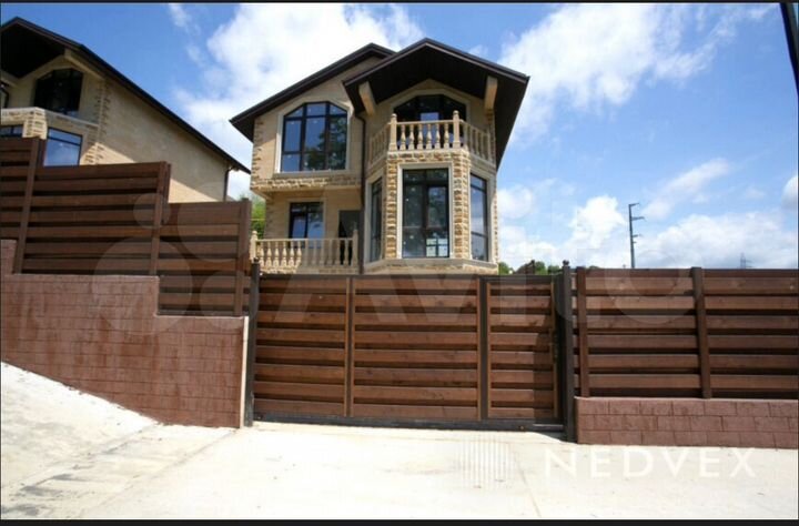 Дом 220 м² на участке 4,5 сот.