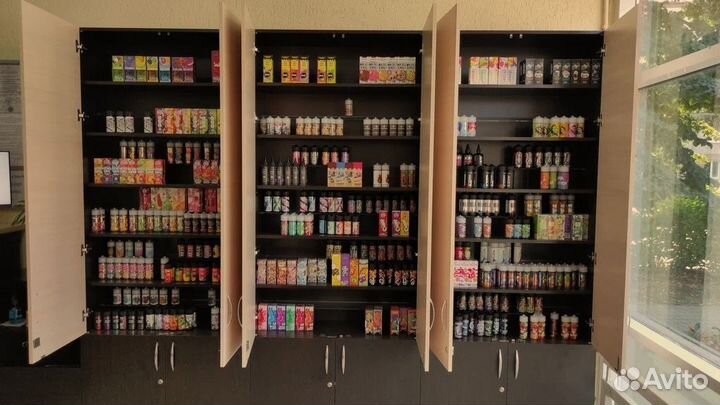 Табачный магазин с товаром и оборудованием