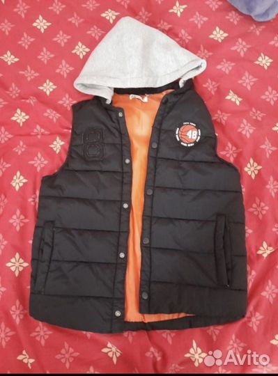 Продам жилет для мальчика,размер 146-152 HM