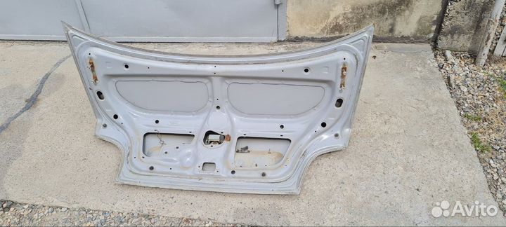 Крышка багажника Toyota Avensis t200