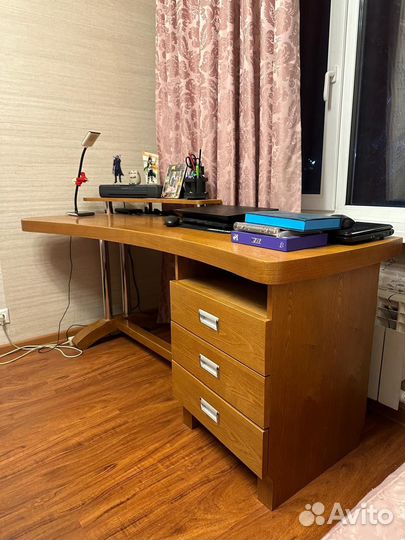Стол письменный из дерева