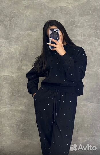 Спортивный костюм со стразами