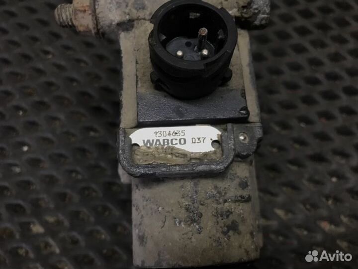 Кран тормозной Daf Xf95 2013