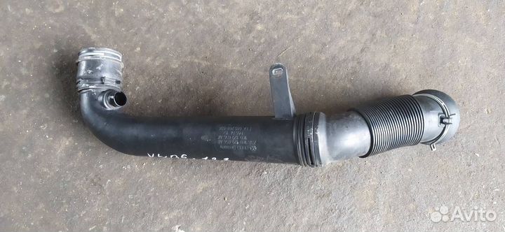 Патрубок воздушного фильтра Volkswagen Passat B6