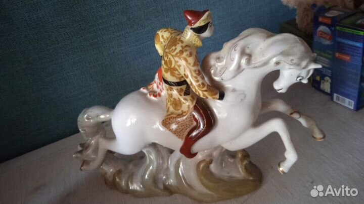 Статуэтка фарфоровая «Иван-царевич и Жар-птица»