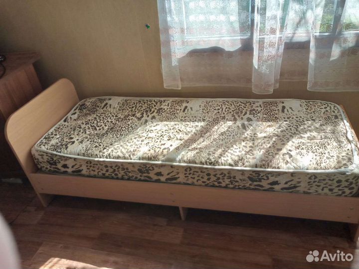 Пуфик 6шт кровати с матрасами 6шт тумбочки 10шт