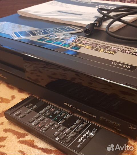 Видеокассетный магнитофон sharp