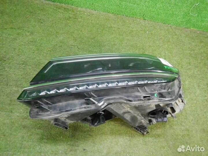 Фара левая Volkswagen Tiguan