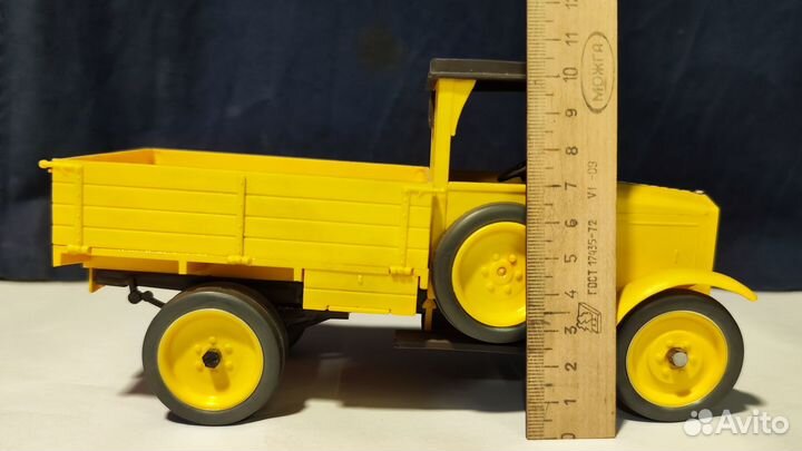 Модель грузовечка времён СССР