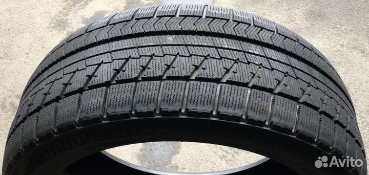 Bridgestone Blizzak VRX 255/40 R19