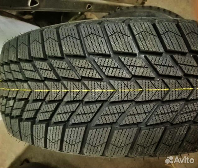 Nexen Winguard Ice Plus 235/45 R17