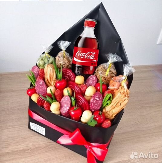 Мужской букет съедобный из колбас