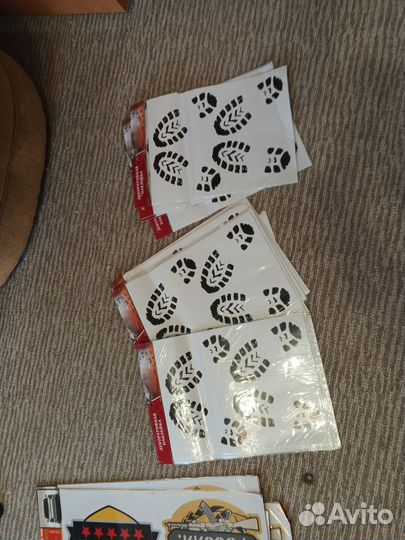 Декоративные наклейки на стену