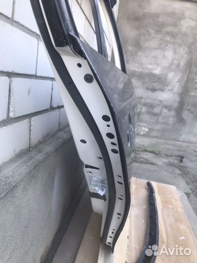 Продам дверь (задняя правая на Джетта 5)