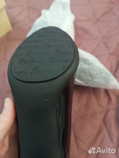 Туфли женские 37 размер на каблуке новые