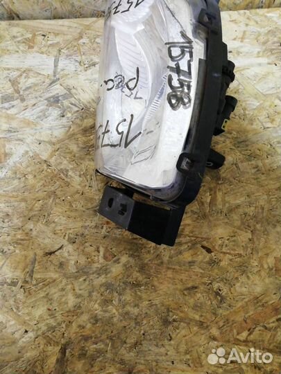 Фара противотуманная правая Peugeot 308 T7 2008