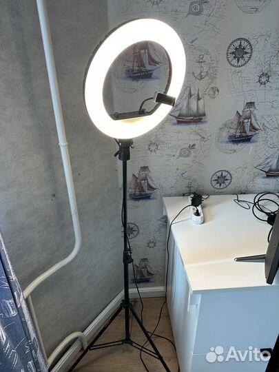 Кольцевая лампа со штативом