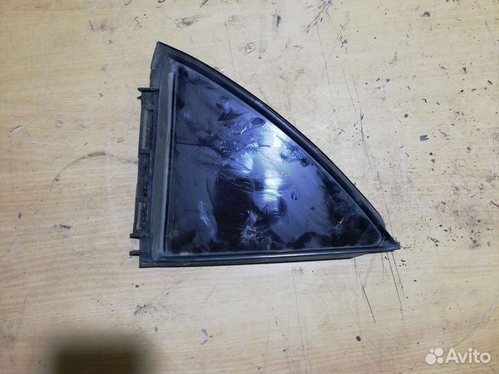 Стекло задней правой форточки toyota corolla e150