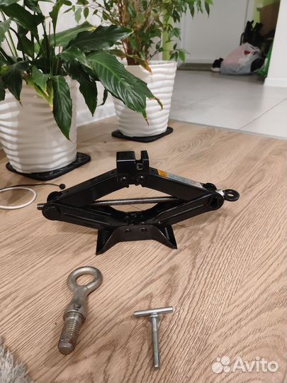 Домкрат mazda 3