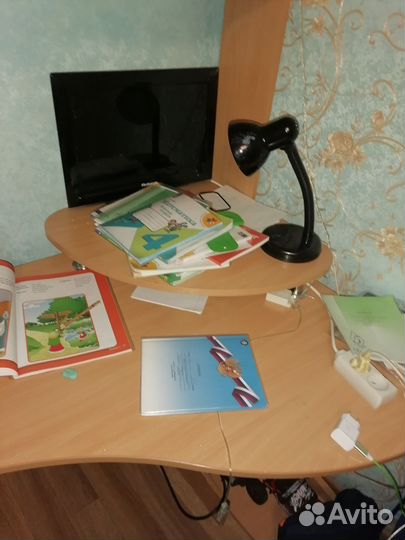 Письменный стол школьный