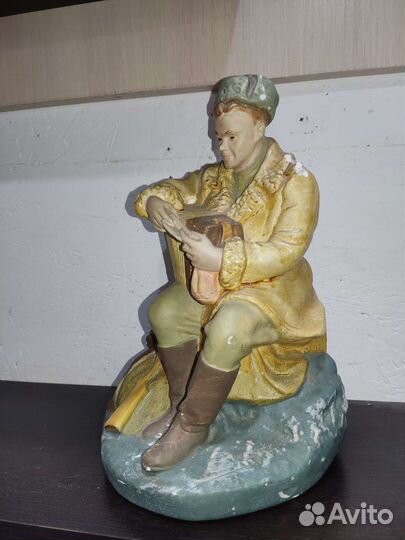 Советская гипсовая статуэтка