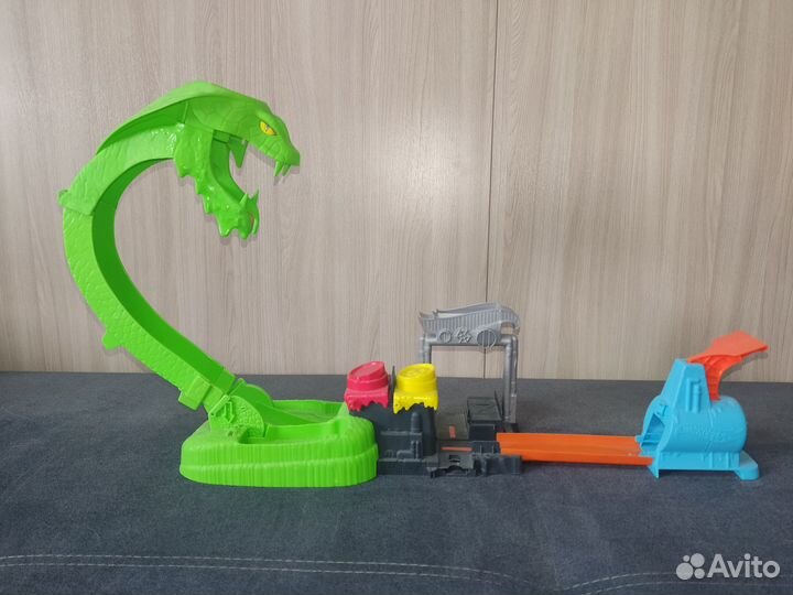 Hot Wheels Сити Атака ядовитой змеи