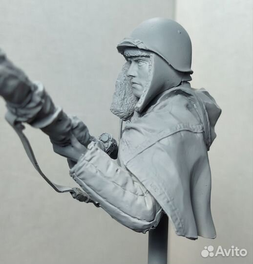 Настольная фигурка