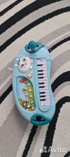 Пианино с микрофоном