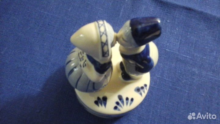 Фарфоровая статуэтка 