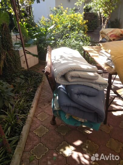 Пледы и покрывало бу и матрасы