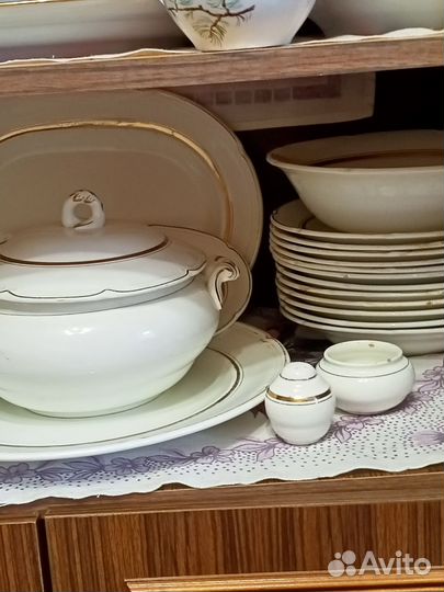 Набор столовой посуды,неполный