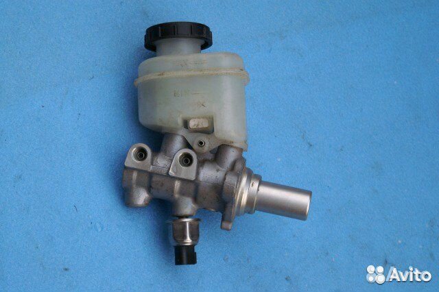 Infiniti FX (S50) 2003-2007г бачок тормозной