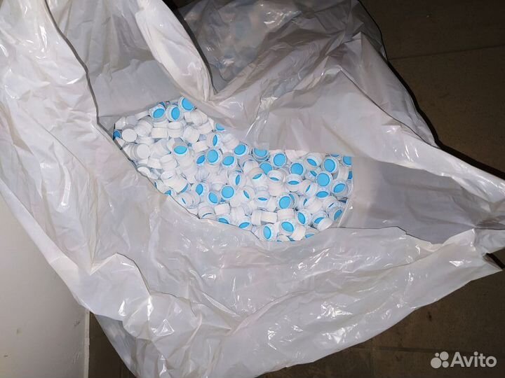 28 крышки / пластиковые колпачки