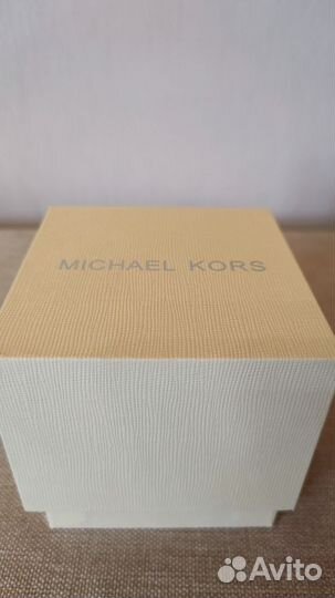 Часы в стиле Michael kors