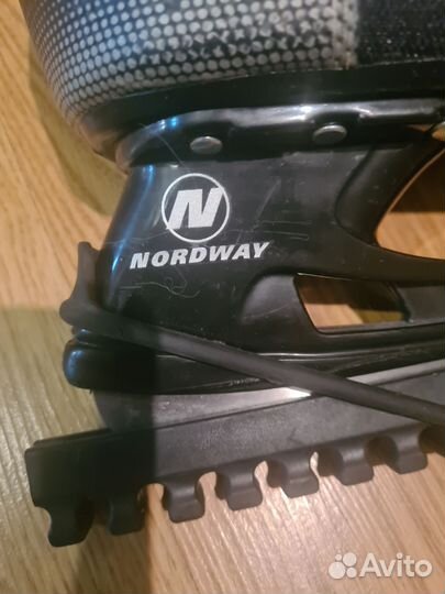 Коньки хоккейные