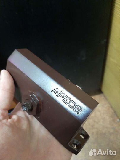 Доводчик на дверь