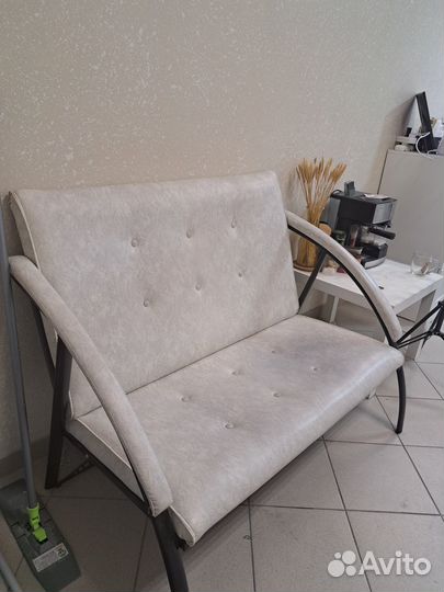 Офисный кожаный диван