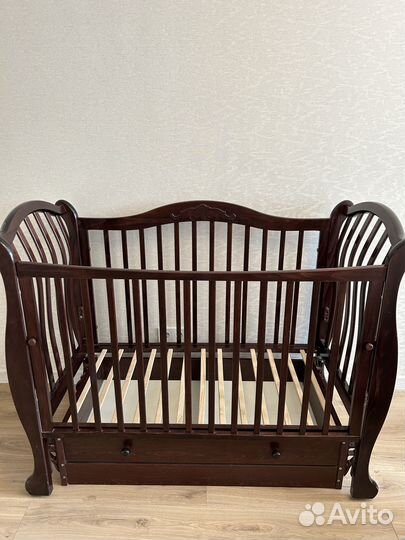 Кровать с универсальным маятником